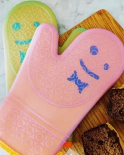 Staff The Oven Mitts New